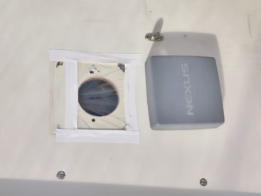 Vi har problem med vindinstrumentet igen. Plöstligt var det heldött när vi kom tillbaka ut till båten i höstas. Nu är den för lagning hos Nexus.