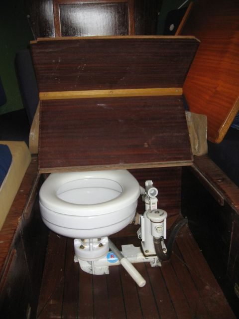 Toaletten är alla tjejers bästa pryl / alle Mädchen lieben die Toilette