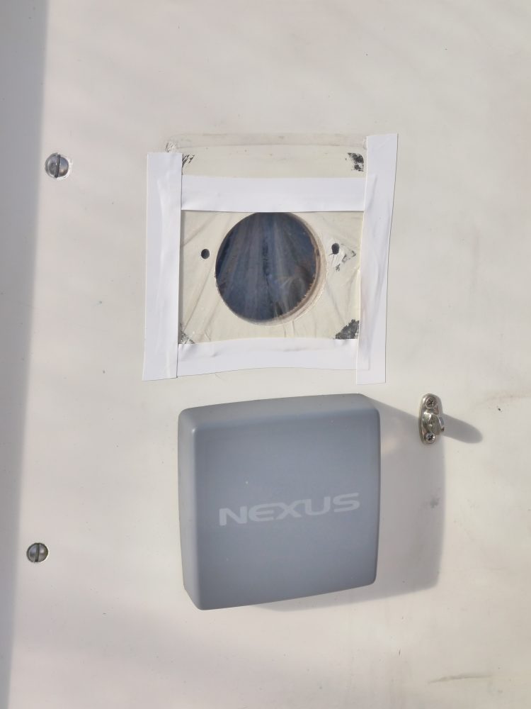 Vi har problem med vindinstrumentet igen. Plöstligt var det heldött när vi kom tillbaka ut till båten i höstas. Nu är den för lagning hos Nexus.